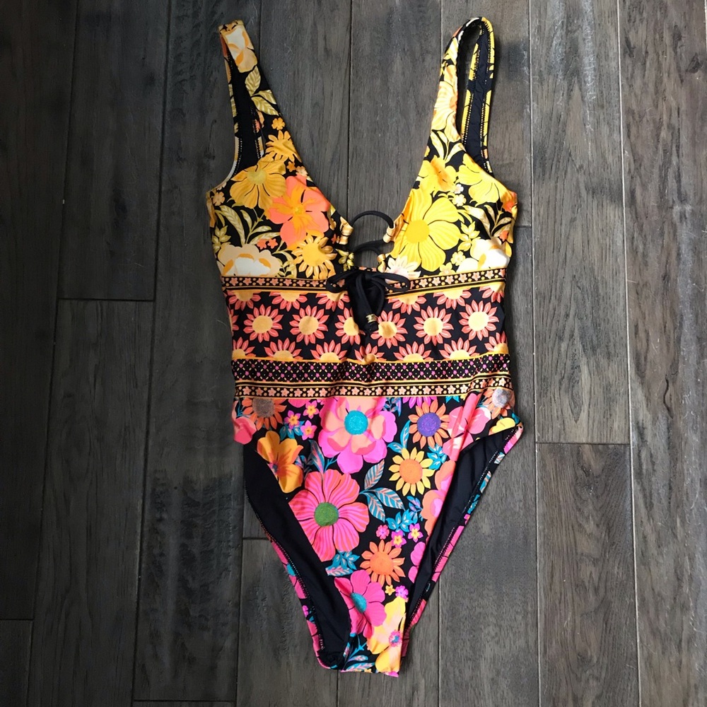 Sunshine 79 Plunge Mio One Piece Bathing Suit, NWT, Size 8